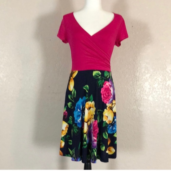 Gilli Dresses & Skirts - 792 NWT Gilli V-neck Shortsleeved Solif Pink & Floral Print Dress. SzS